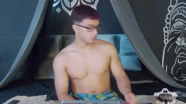 Snapshot of Stefano_Calle chatting on October 17, 12:19 pm Stefano Calle online show from October 17, 12:19 pm