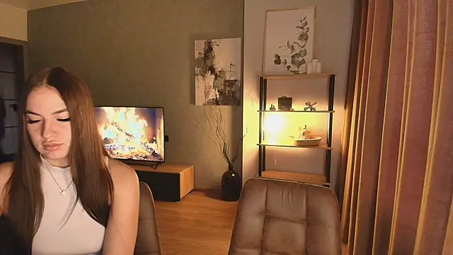 MayaGlow online show from December 5, 5:27 am