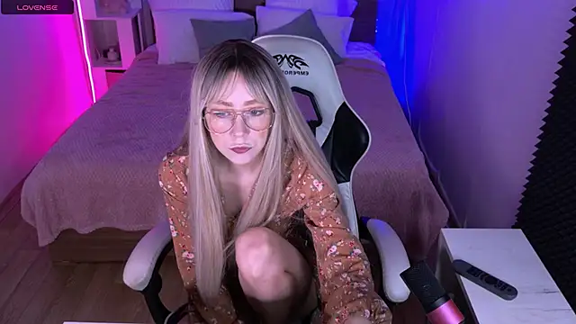 sofiisun online show from October 10, 4:11 am