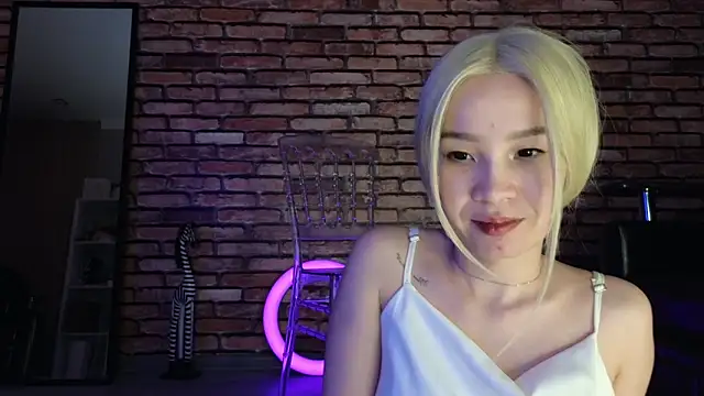 saya li1 online show from October 27, 8:35 pm