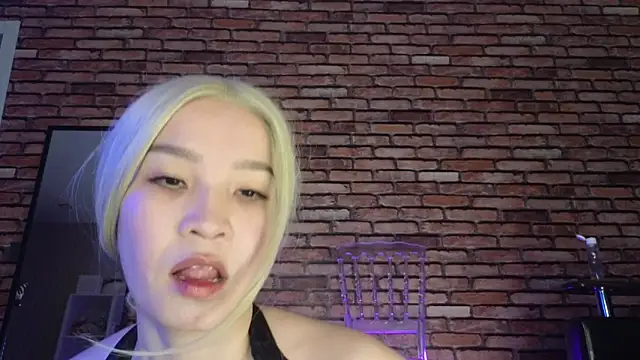 saya li1 online show from November 1, 10:12 pm