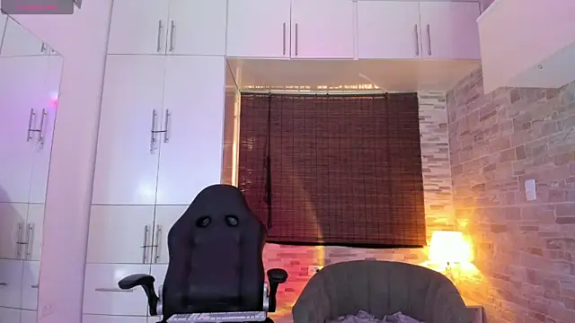 Snapshot of CherryCurl_ chatting on November 8, 4:18 pm CherryCurl online show from November 8, 4:18 pm