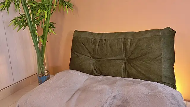 Snapshot of CherryCurl_ chatting on November 25, 4:18 pm CherryCurl online show from November 25, 4:18 pm