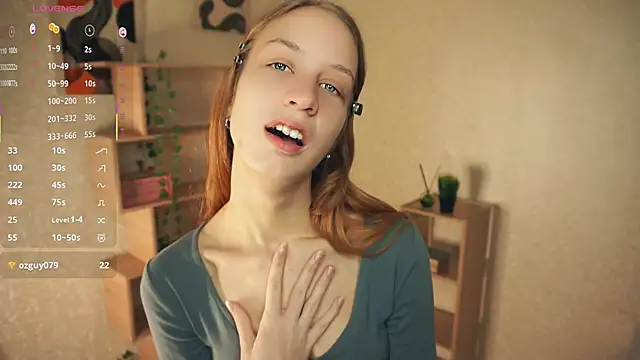 Snapshot of IveyColley chatting on October 28, 7:34 am IveyColley online show from October 28, 7:34 am