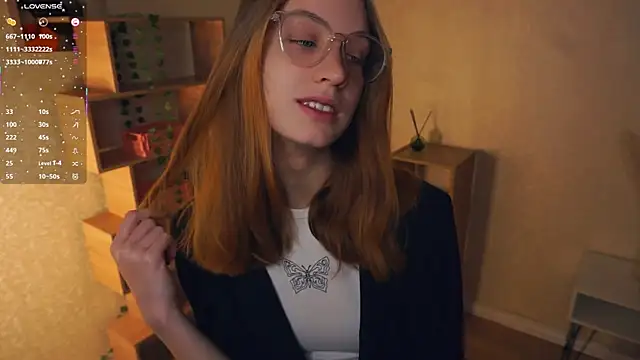 Snapshot of IveyColley chatting on November 25, 7:19 am IveyColley online show from November 25, 7:19 am