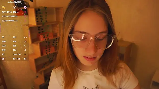 Snapshot of IveyColley chatting on December 2, 6:19 am IveyColley online show from December 2, 6:19 am