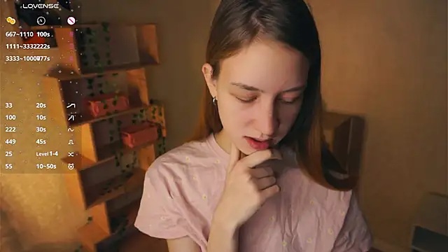 Snapshot of IveyColley chatting on December 5, 7:06 am IveyColley online show from December 5, 7:06 am