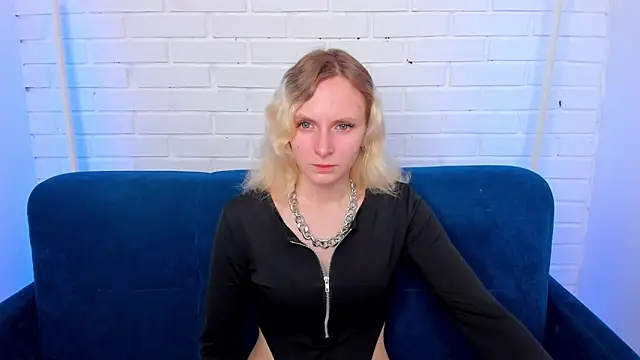 Snapshot of LikiLips chatting on November 27, 12:56 am LikiLips online show from November 27, 12:56 am