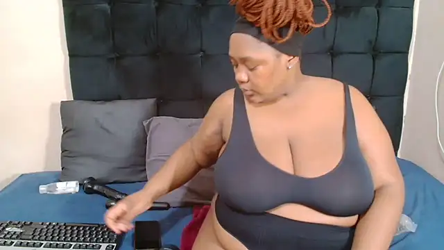 CaramelBootty online show from March 25, 5:08 pm