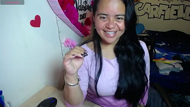 Snapshot of Miss__kendra_ chatting on April 6, 12:52 am Miss kendra online show from April 6, 12:52 am