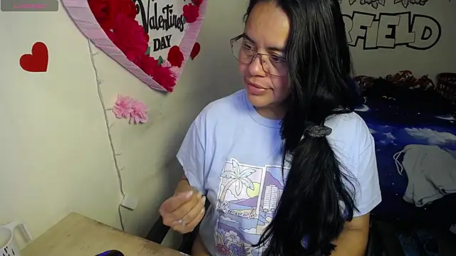 Snapshot of Miss__kendra_ chatting on April 11, 11:47 am Miss kendra online show from April 11, 11:47 am