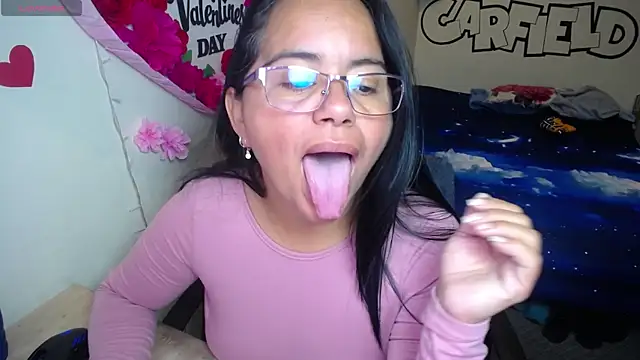 Snapshot of Miss__kendra_ chatting on April 15, 2:13 pm Miss kendra online show from April 15, 2:13 pm