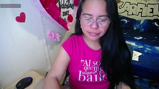 Snapshot of Miss__kendra_ chatting on April 21, 11:27 am Miss kendra online show from April 21, 11:27 am