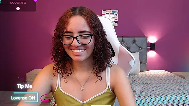 Snapshot of Dulcee_Gaby chatting on March 29, 11:43 am Dulcee Gaby online show from March 29, 11:43 am