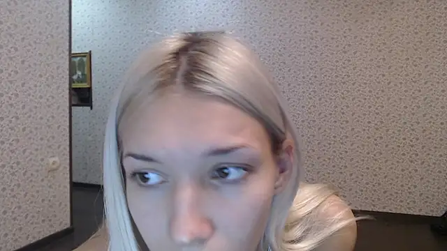 Snapshot of maybe_doll chatting on October 9, 6:06 pm maybe doll online show from October 9, 6:06 pm