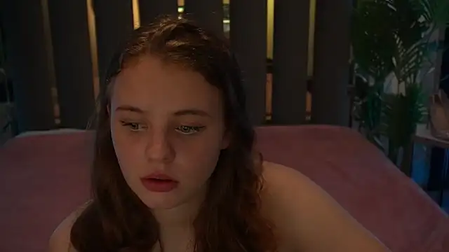 Snapshot of SnowWhiti chatting on October 18, 1:34 pm SnowWhiti online show from October 18, 1:34 pm