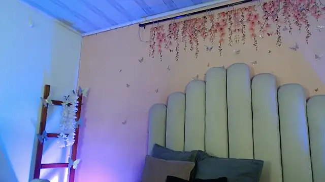 SweetRenata  online show from October 24, 11:17 am