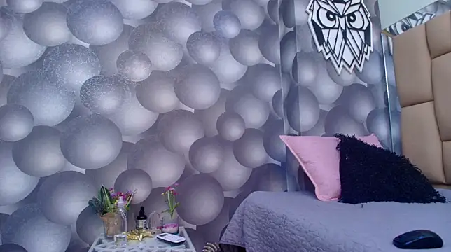 Snapshot of hannah_teehn chatting on October 15, 7:14 pm hannah teehn online show from October 15, 7:14 pm