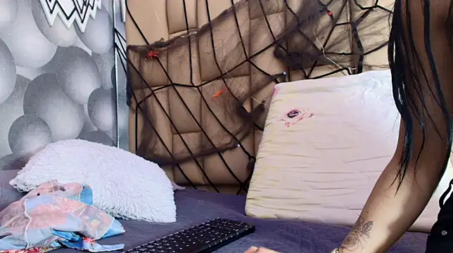 hannah teehn online show from October 23, 7:12 pm