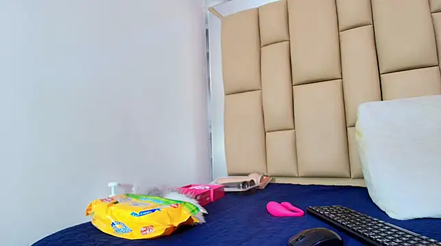 hannah teehn online show from November 14, 7:12 pm