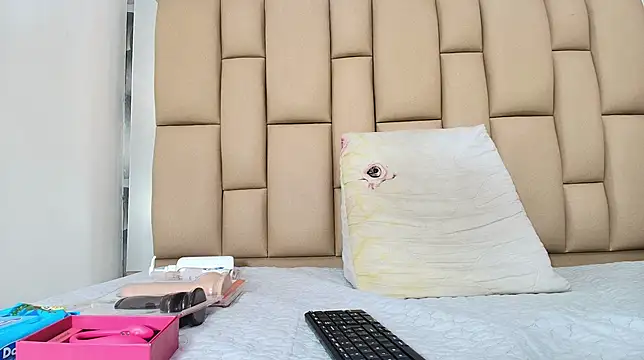 hannah teehn online show from November 27, 7:16 pm