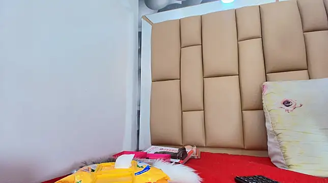 hannah teehn online show from December 2, 7:09 pm