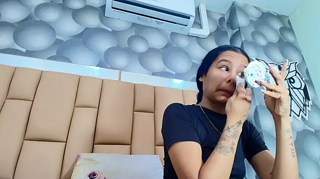 hannah teehn online show from December 16, 7:08 pm