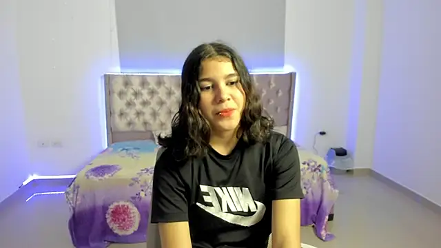 Snapshot of beiby_glow chatting on October 9, 1:53 pm beiby glow online show from October 9, 1:53 pm