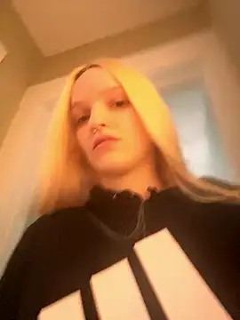 Snapshot of lexuslover687 chatting on March 6, 8:49 pm lexuslover687 online show from March 6, 8:49 pm