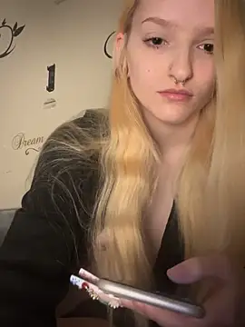 Snapshot of lexuslover687 chatting on March 9, 5:55 am lexuslover687 online show from March 9, 5:55 am