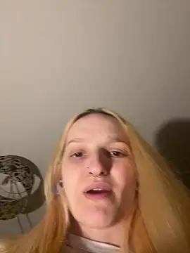 Snapshot of lexuslover687 chatting on March 18, 5:32 am lexuslover687 online show from March 18, 5:32 am