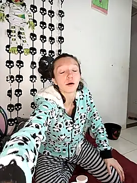 Snapshot of Lucy_colee chatting on October 28, 4:31 pm Lucy colee online show from October 28, 4:31 pm