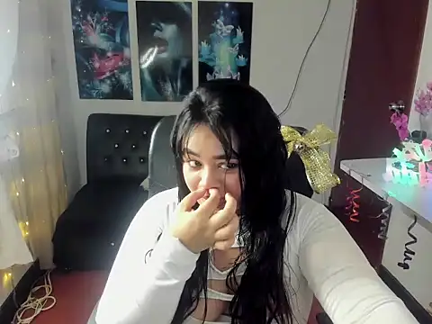 Snapshot of oliviia_cute chatting on November 14, 5:50 am oliviia cute online show from November 14, 5:50 am