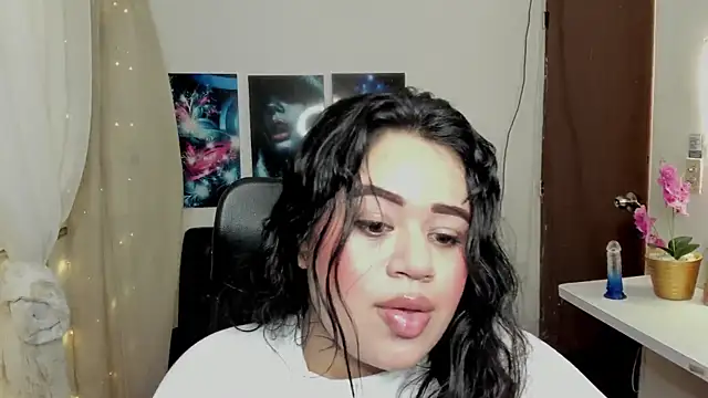 Snapshot of oliviia_cute chatting on November 21, 5:28 am oliviia cute online show from November 21, 5:28 am