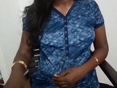 Snapshot of Tamilmallu-duskygirl03 chatting on October 23, 4:39 pm Tamilmallu-duskygirl03 online show from October 23, 4:39 pm