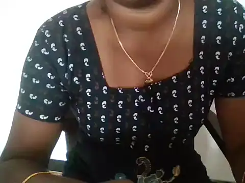 Snapshot of Tamilmallu-duskygirl03 chatting on October 25, 8:11 am Tamilmallu-duskygirl03 online show from October 25, 8:11 am