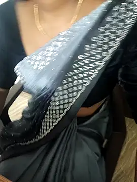 Snapshot of Tamilmallu-duskygirl03 chatting on November 7, 6:46 am Tamilmallu-duskygirl03 online show from November 7, 6:46 am