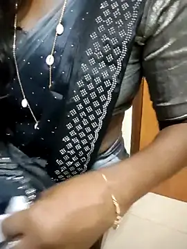 Snapshot of Tamilmallu-duskygirl03 chatting on December 16, 7:19 pm Tamilmallu-duskygirl03 online show from December 16, 7:19 pm