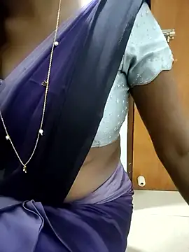 Snapshot of Tamilmallu-duskygirl03 chatting on January 12, 6:02 pm Tamilmallu-duskygirl03 online show from January 12, 6:02 pm