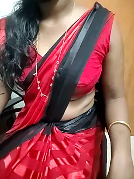 Snapshot of Tamilmallu-duskygirl03 chatting on February 6, 6:44 pm Tamilmallu-duskygirl03 online show from February 6, 6:44 pm