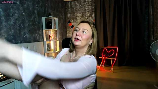 scent  of woman online show from November 11, 1:38 am