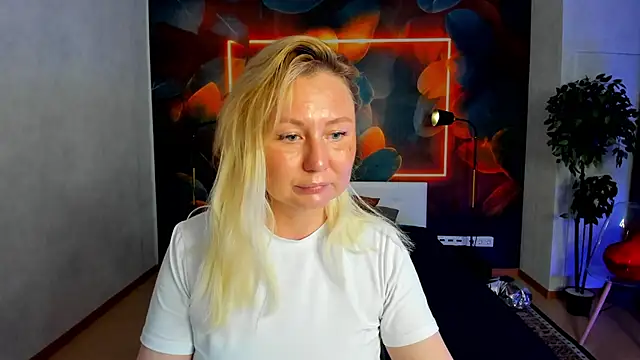 scent  of woman online show from June 17, 2:36 am