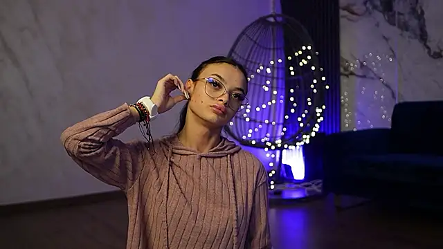 RachelRavee online show from February 10, 5:22 am