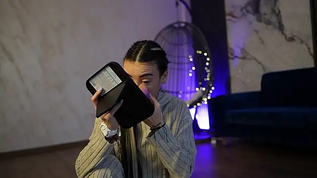 RachelRavee online show from March 22, 5:11 am