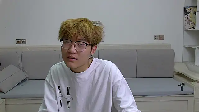 KK-cuteboy online show from March 29, 11:32 am