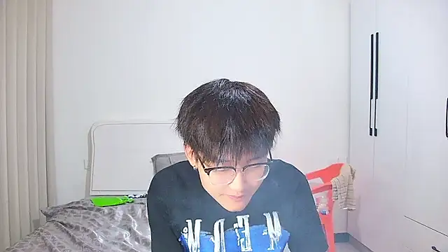KK-cuteboy online show from June 4, 12:33 pm