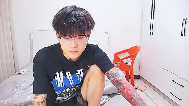 KK-cuteboy online show from June 12, 5:17 am