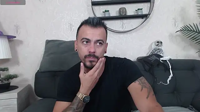 Snapshot of RyanVibe chatting on October 16, 11:22 am RyanVibe online show from October 16, 11:22 am