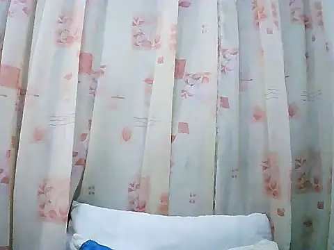 Snapshot of JuicyLipsXx1 chatting on October 15, 8:09 pm JuicyLipsXx1 online show from October 15, 8:09 pm