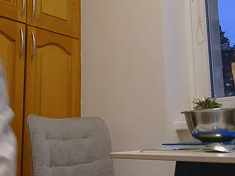 Olivarra online show from February 9, 4:00 pm